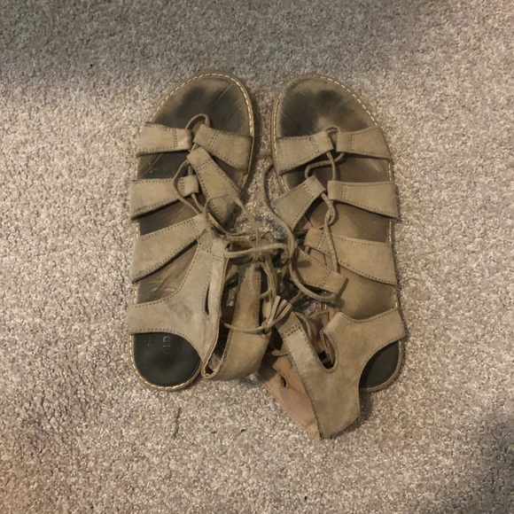 Old navy sandals - Picture 1 of 3